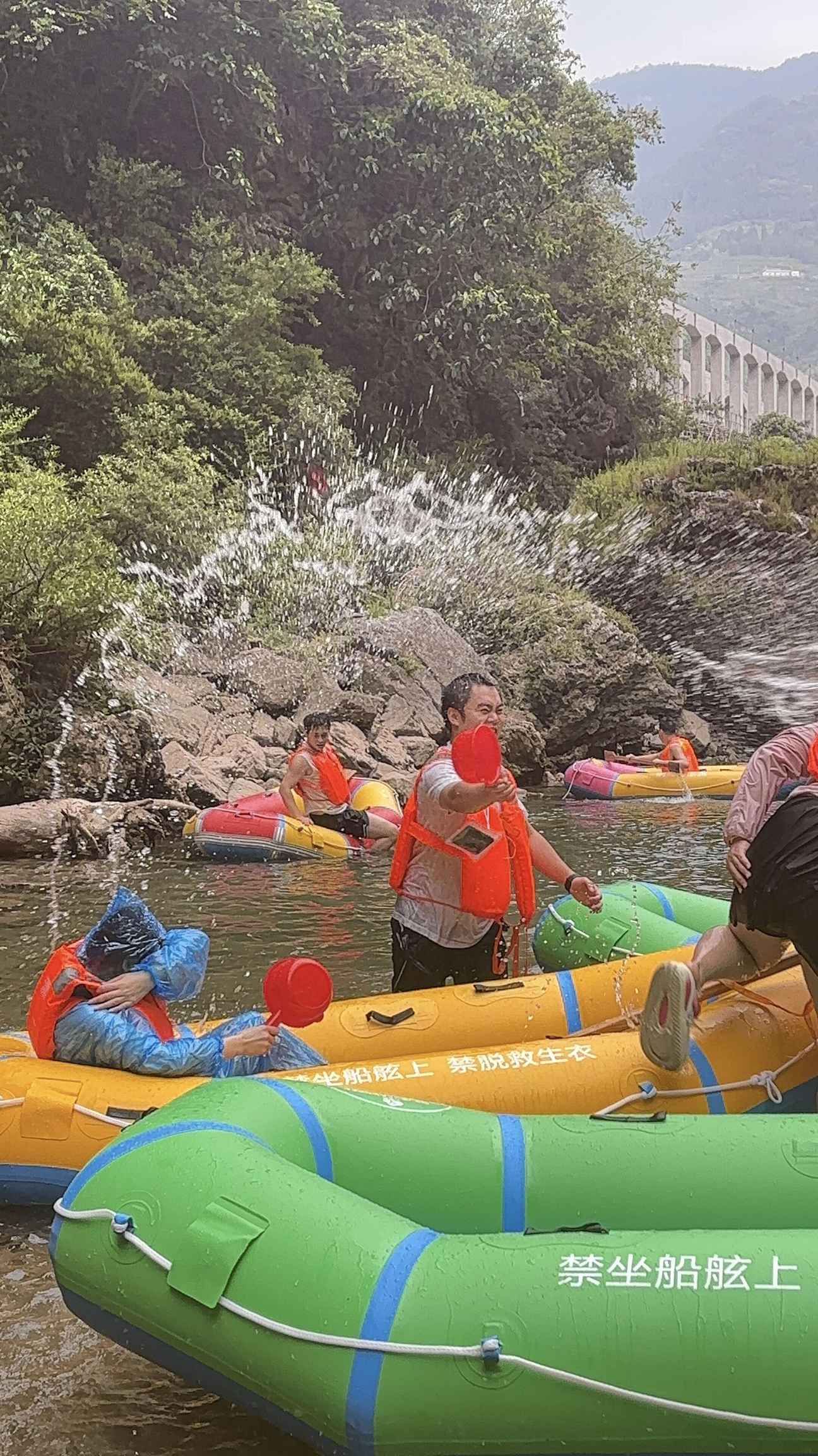 2025.8月集團年中會“響馬河漂流”